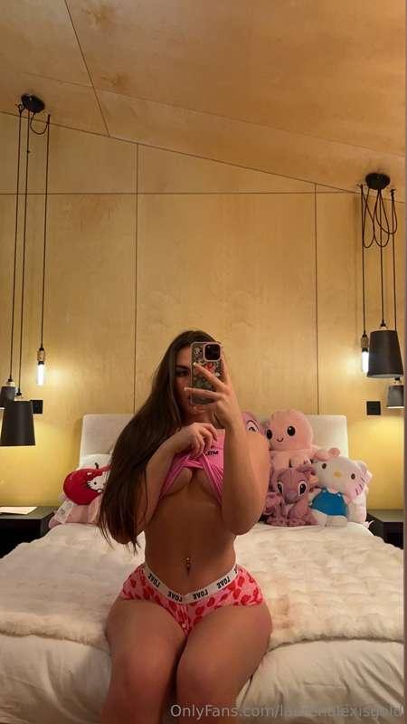 should i show you what's underneath my clothes? 🤭