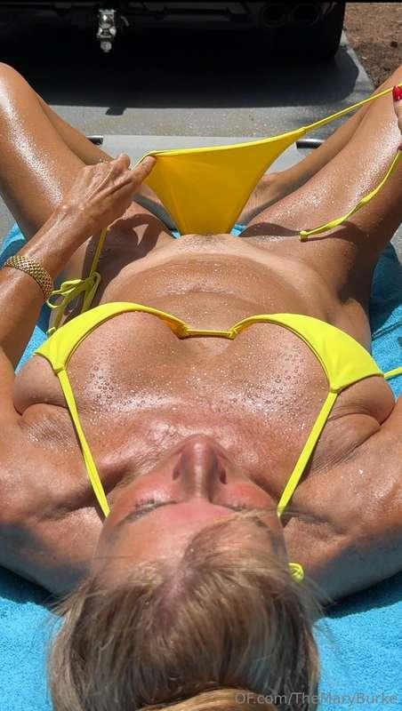 Pussy tan lines. 