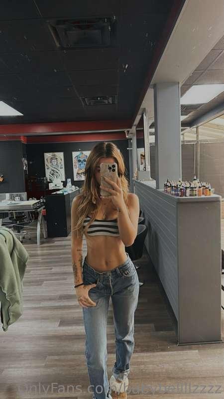 Who's around?? Send me a "😈" in the messages so I know ;)