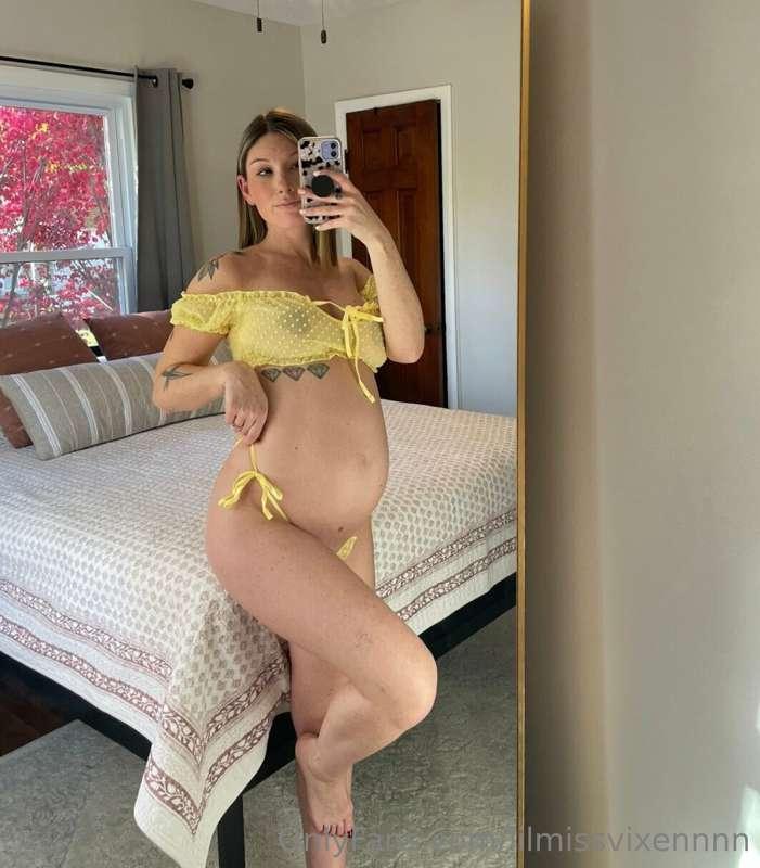*pregnancy looked good on me 😇💛*