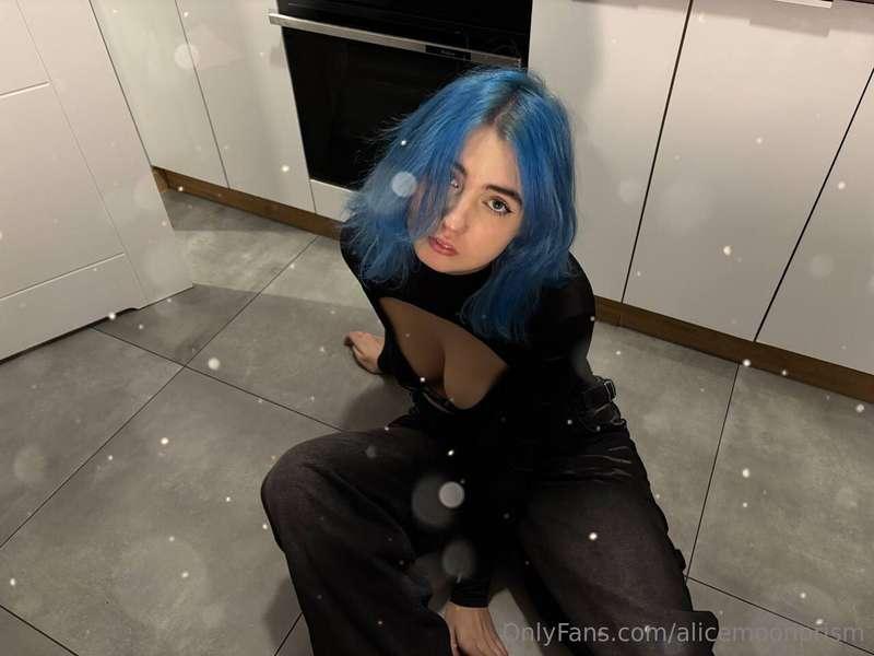 Hi guys, by the way, I'm Darcy 💘@darcy_moon_shadow — We can ..