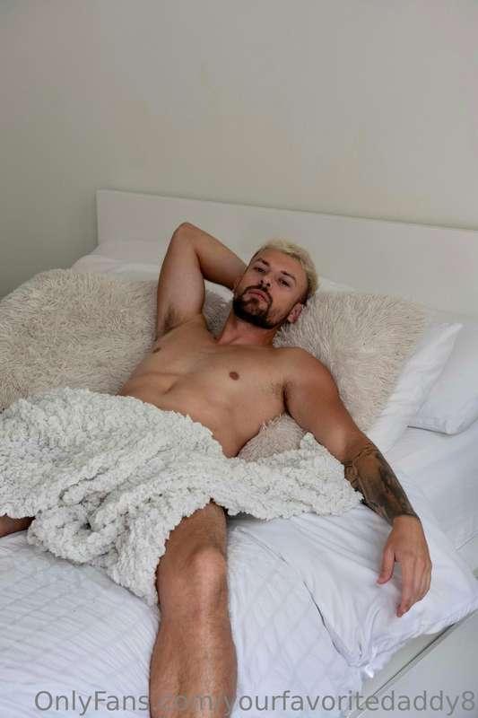 Waking up early doesnt necessarily means standing up early😁