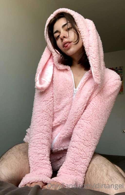 slutty bunny holes 4 u💓