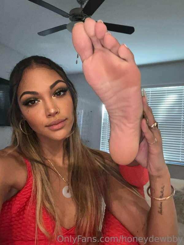 Good morning ☀️ 👣

From yesterdays shoot 🥵