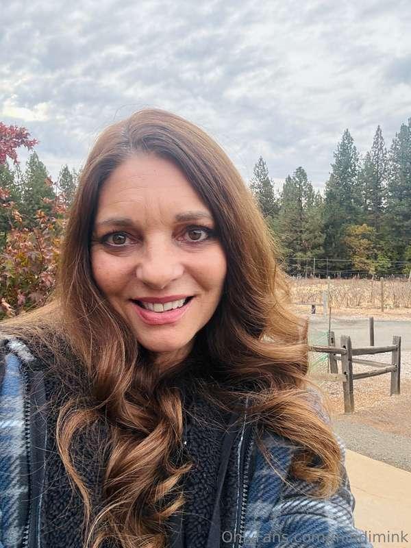Happy Monday💋 Just a little selfie to start your week right…..