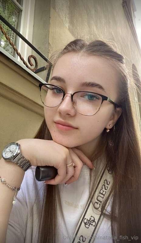 🟢Always online @astoneinyourheart 🟢How sexy is my best frien..