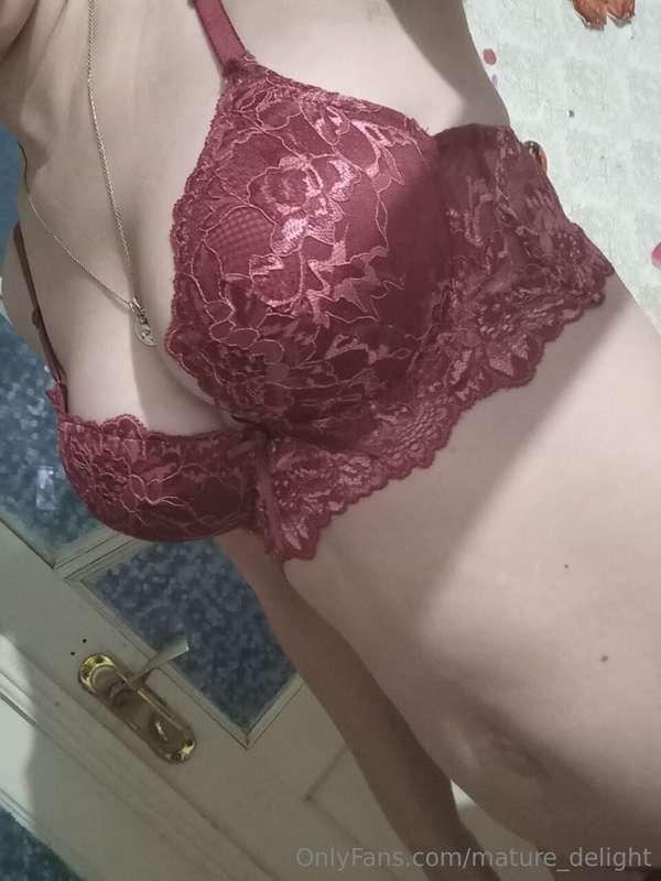Do you know how to unhook a bra with your mouth? 🥰