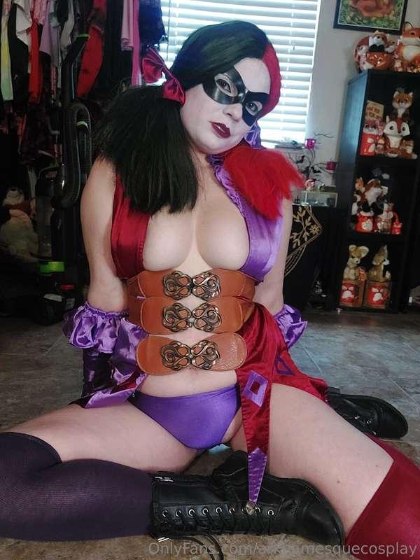 I hate how this is a completely canon cosplay that is too NS..