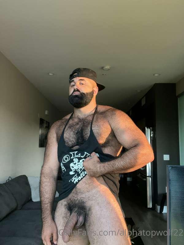Post Workout Nude 💪🏽
“Like” if u wanna suck Daddy’s hairy di..