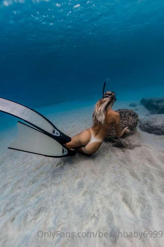 sent out a fun little 3.5 min underwater sex tape to all my ..