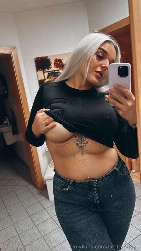 Baby willst du dass ich mein Oberteil weiter hoch mache ? ❤️..