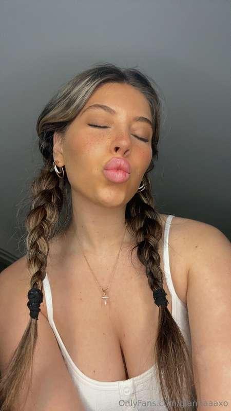 close your eyes too and kiss me 😘