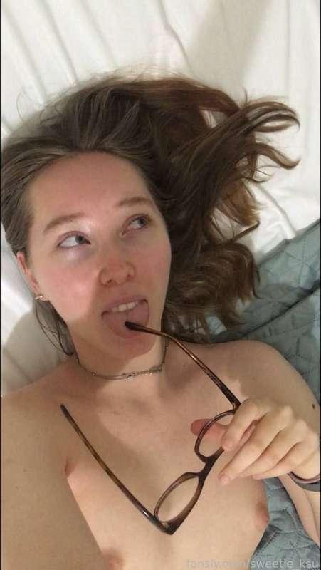 What are you thinking about right now?😍🥰

#fyp #pussy #littlegirl #Brownhaired #virgin #student #brunette #dildo  #thin