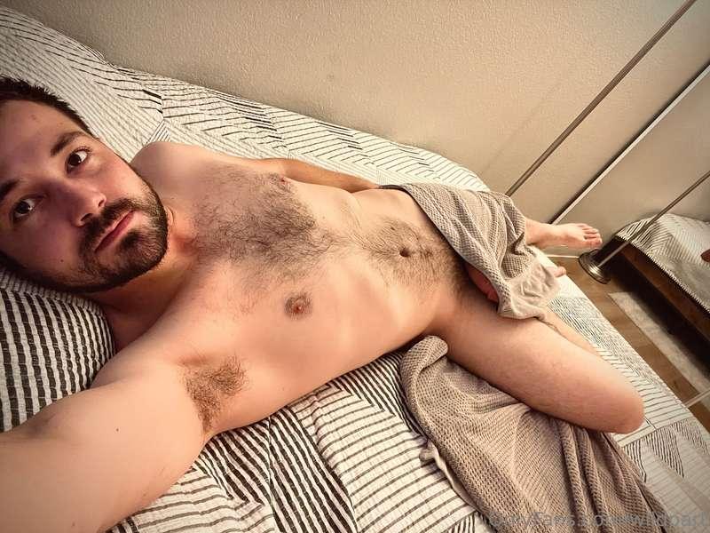 A little bit of fun after showering. Enjoy another 6 fully e..