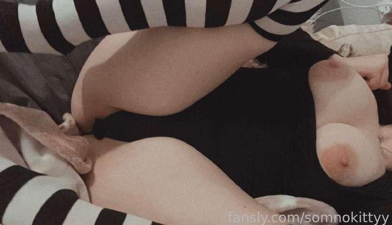 Do I look pretty with my legs spread for you?