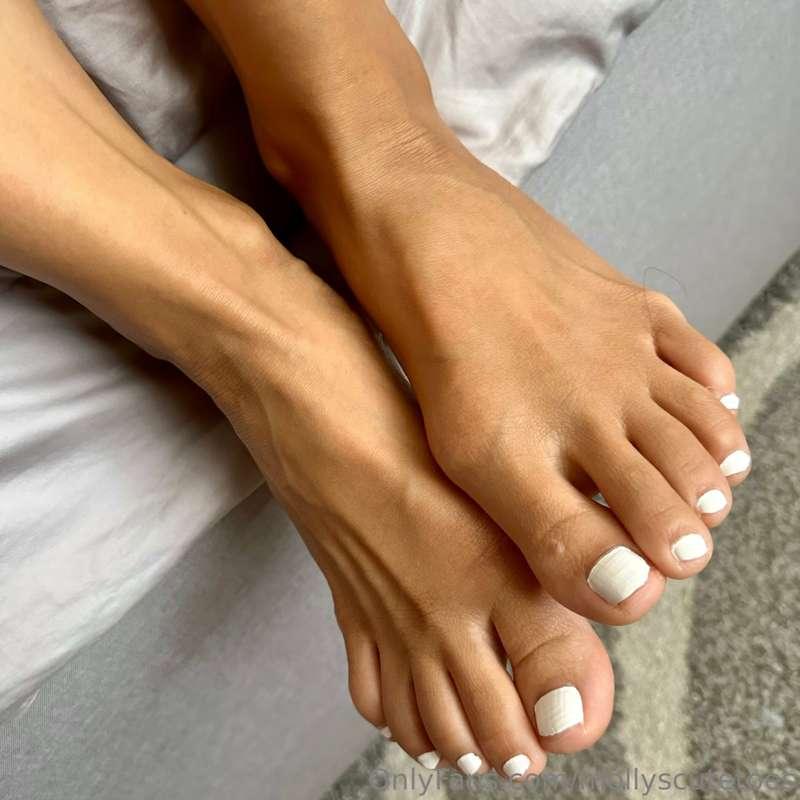 Who likes white toes?
