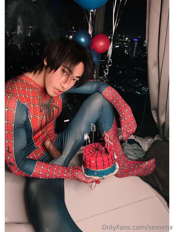 🕷️🕸️👅😅Ask Spider-Man for a birthday present. He'll eat cake ..