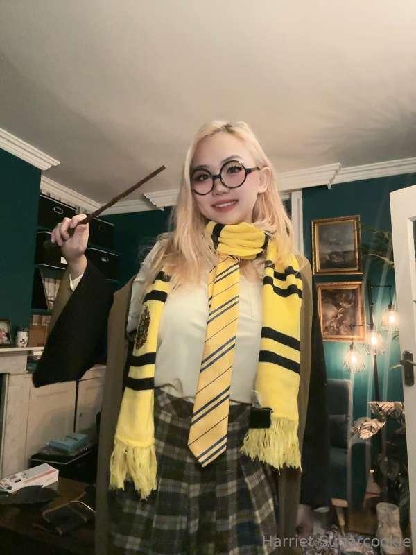 New Hufflepuff nudes are waiting for you in DMs!