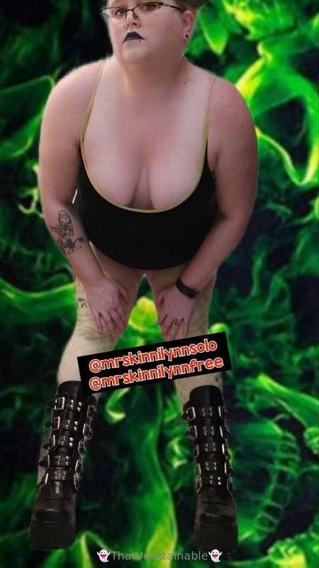 💦Wetness Wonderland💦
🔵Thicc, kinky, bi, and loves to show of..