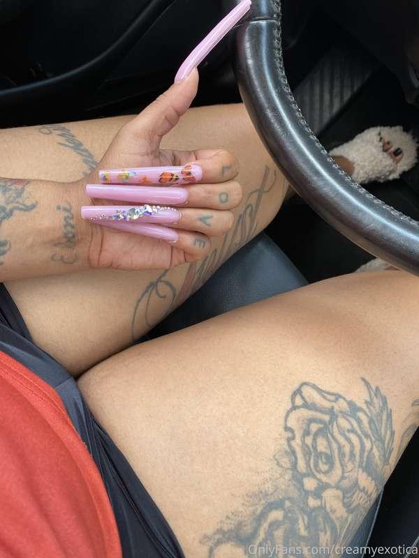 Thighs and nails but I’m sure u want to see pussy 😫😂