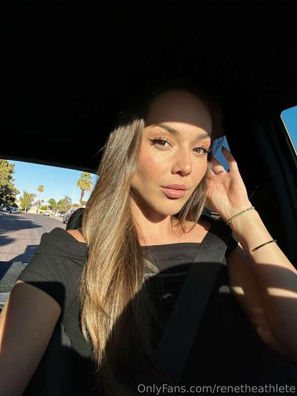 Love when the sunshine hits just right 🖤☀️