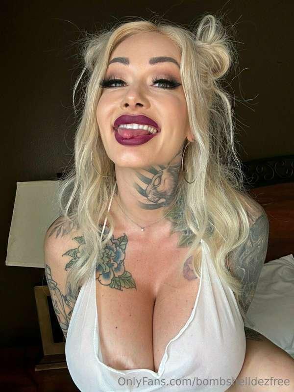 Go ahead baby cover them in your cum I know you want to!