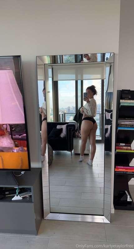 👅🖤