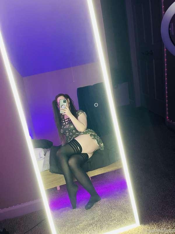Get on your knees, serve your queen 👑
