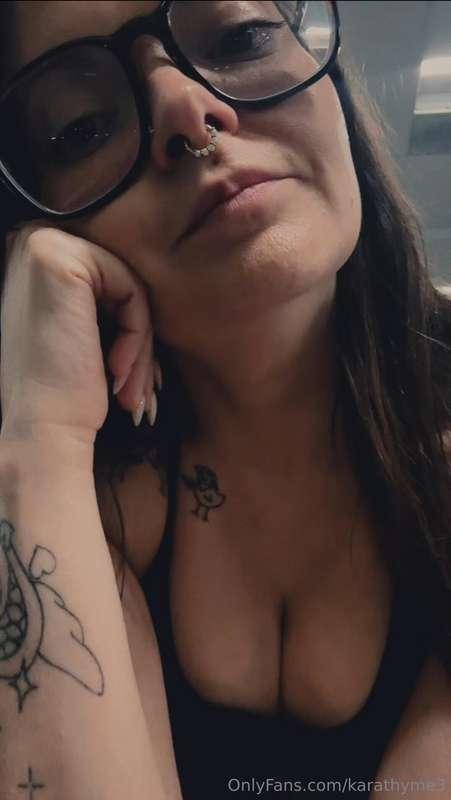 ✨ ʜᴇʏ ʙᴀʙᴇꜱ! ✨ɪ’ᴠᴇ ɢᴏᴛ ᴀ ʟɪᴛᴛʟᴇ Qᴜᴇꜱᴛɪᴏɴ ꜰᴏʀ ʏᴏᴜ… 😏 ɪ’ᴍ ꜱᴇᴛᴛ..