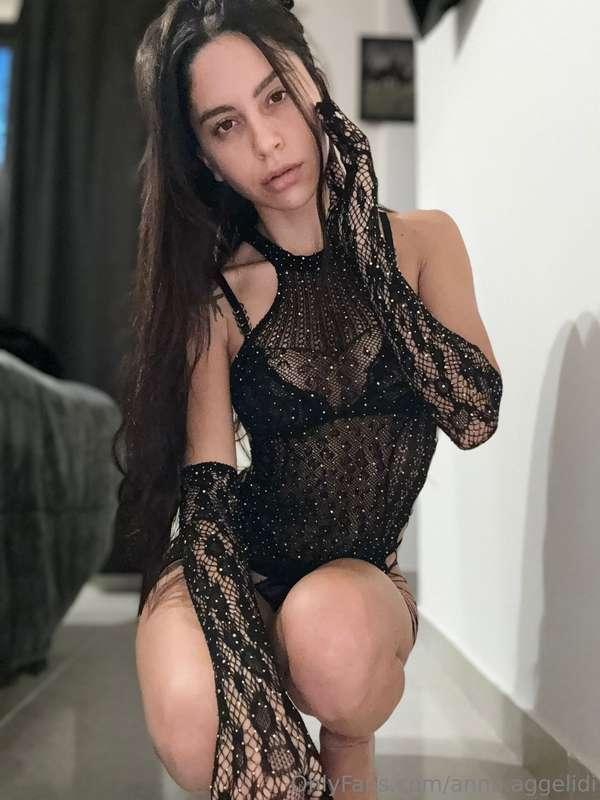 καλημερααα, όποιος θέλει να με δει έτσι αλλά χωρίς ρούχα, μπ..