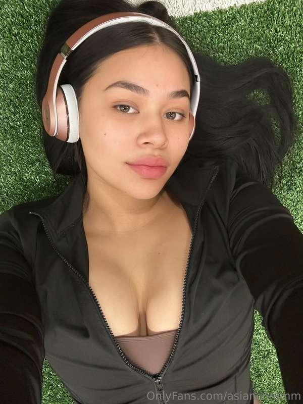 Cum on my face while I work out 😅