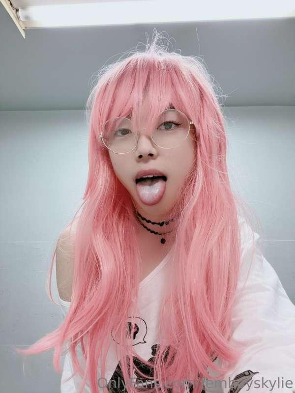 Someone bought a dildo for me off my wishlist <3