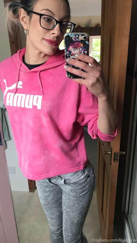 Pink hoody and skinny jeans 💗