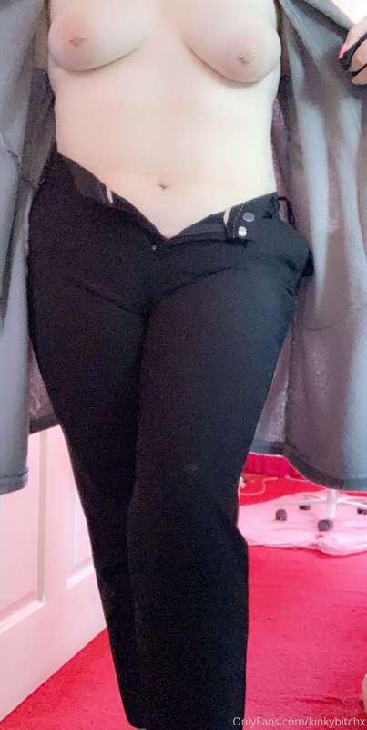 No bra any day for work👿