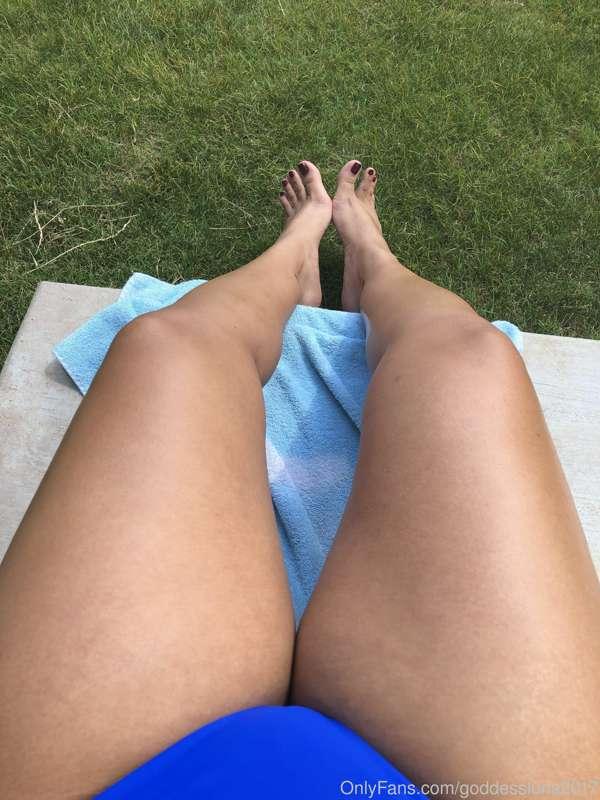 What’s juicy other than my thighs ? 😜🤨