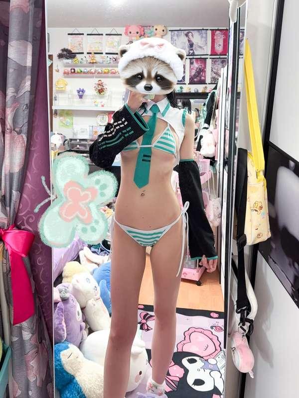 Good morning 🩵 today I decided to try my cosplay for Miku :3..