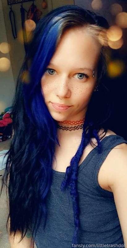 The many looks 



#fyp #blueeyes #bluehair #redhair #gothgirl #sfw #irl 