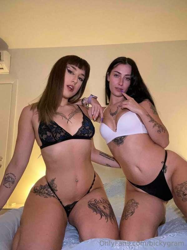 ***CI SIAMO MASTURBATE MENTRE IL NOSTRO AMICO CI GUARDAVA***..