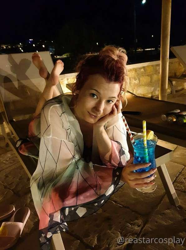 I'm chilling on vacation! A pool session at night surely hea..