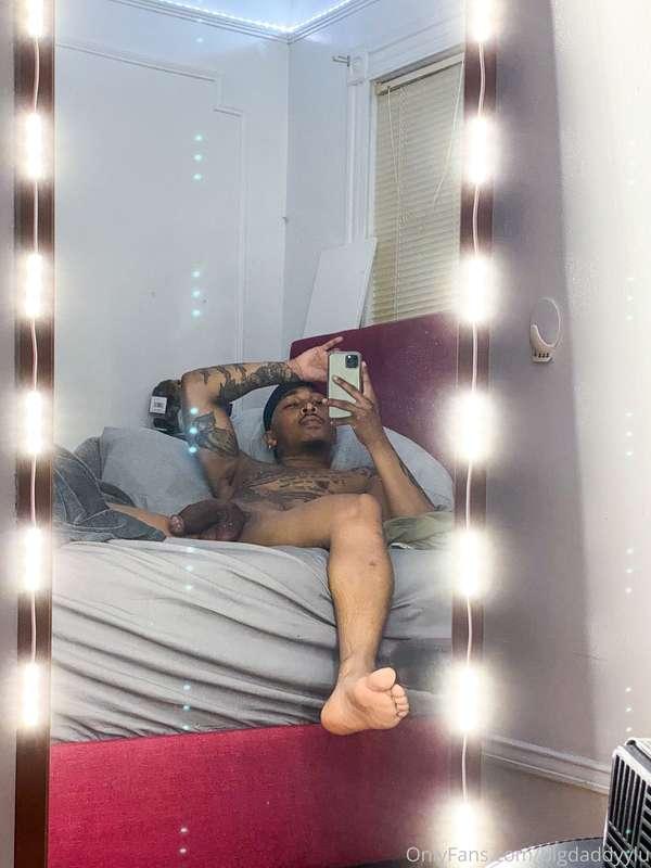 who gon come give me some morning head?! 😌