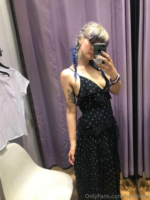 another day another fitting room selfie 👀