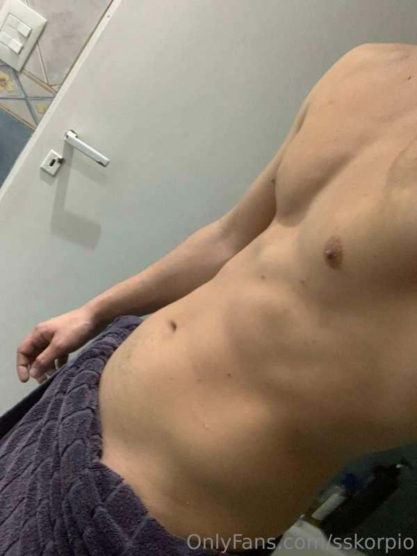shower..🔥 Without towel?