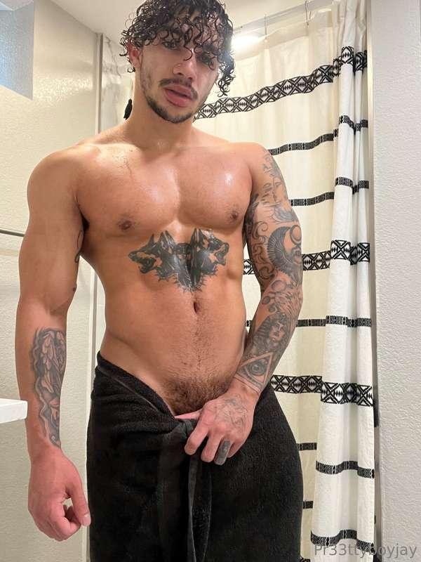Time to get naked… should I show you? 😜