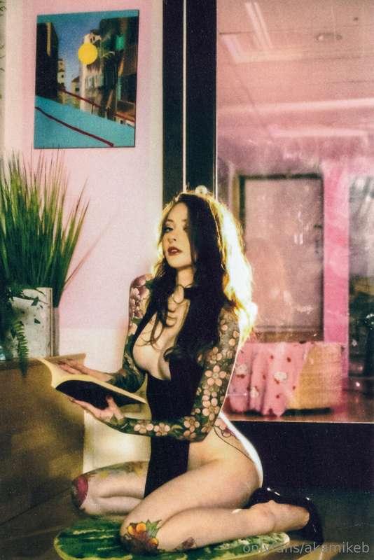 Queue the vintage vibes, 'cause we're throwin' it back with ..
