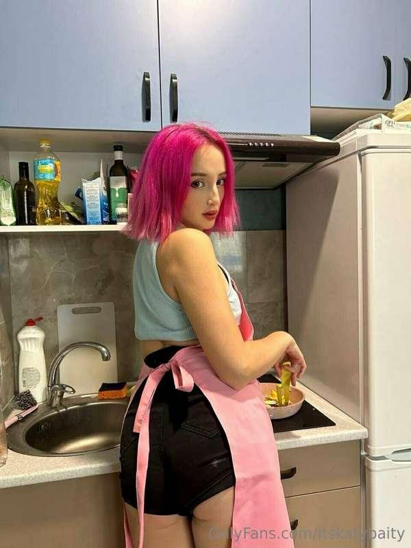 What do you want for dinner babe? Chicken, pasta or me? 🥰