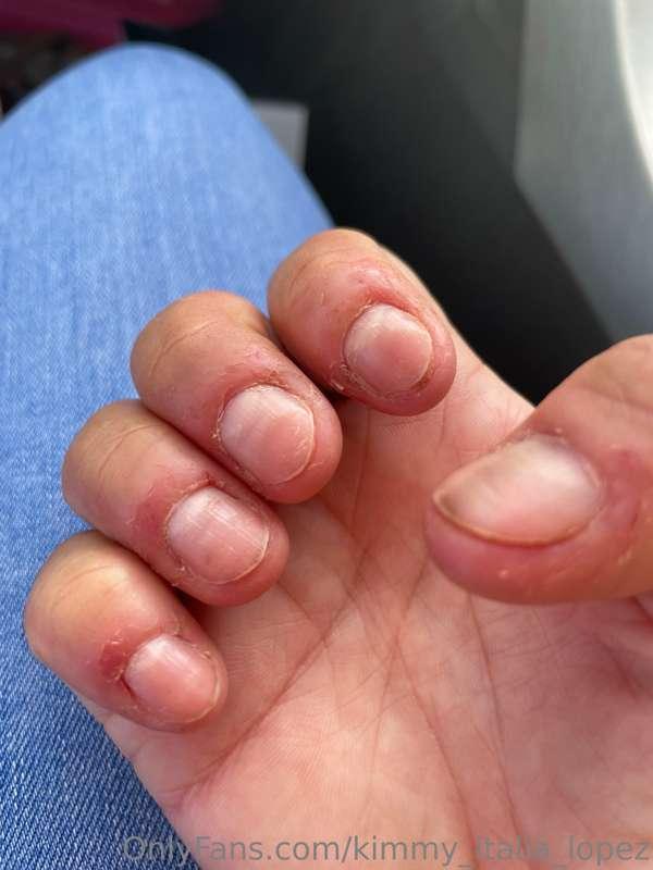 off to get my nails done xx