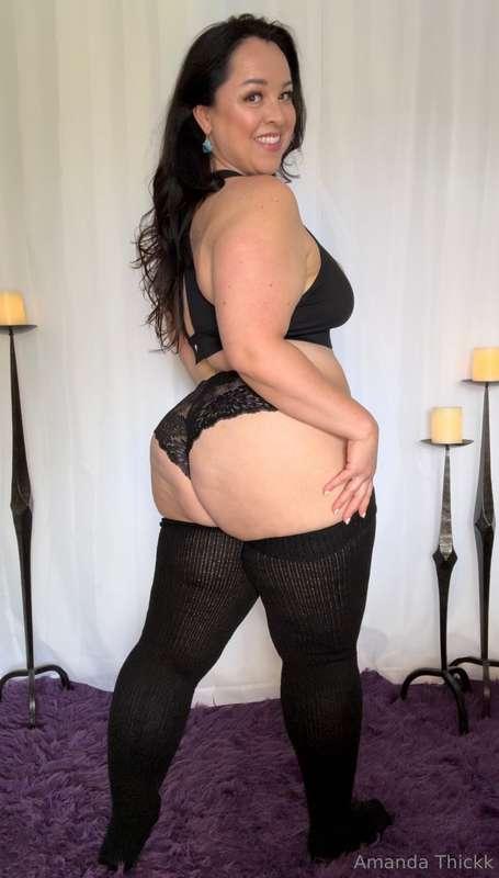 Grab or smack? 🍑