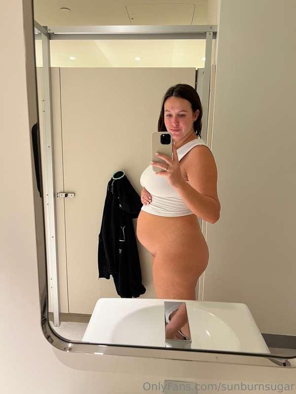 Here’s your 18 weeks bumpdate 🤰