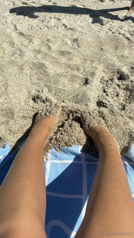For all my feet men👑 tip $5 for a bunch of feet pics in the ..