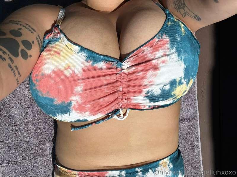 Look how good these tits look in this 👙